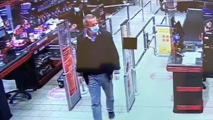 Bărbatul care a pierdut 30.000 de euro într-un supermarket şi-a revendicat banii. Ce le-a spus poliţiştilor