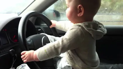 Copil de 5 ani oprit de poliţie pe autostradă după ce a furat maşina părinţilor şi a plecat să-şi cumpere un Lamborghini VIDEO