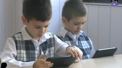 La limita sărăciei! Un elev din Craiova ştie doar de la televizor ce înseamnă şcoala online: 