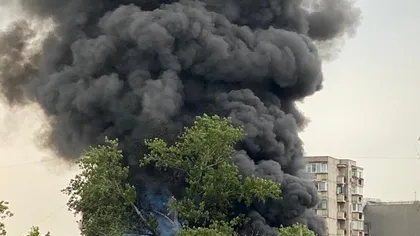 Incendiu puternic la un depozit din Bucureşti. Pompierii au intervenit de urgenţă