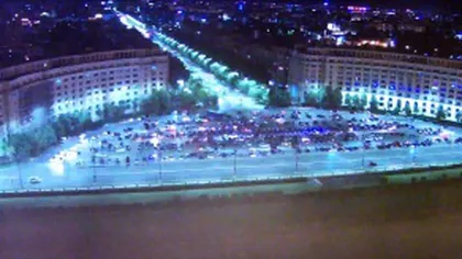 Puhoi de maşini în Piaţa Constituţiei pentru a doua seară consecutiv! Autorităţile nu pot lua măsuri - VIDEO