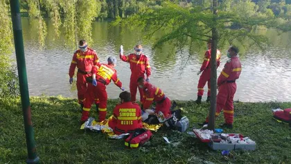 Bărbat de 40 de ani, resuscitat după ce s-a aruncat în lacul din Parcul Tineretului