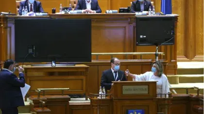 Microfonul a fost DEZINFECTAT în Parlament, după ce Marcel Ciolacu nu a purtat mască