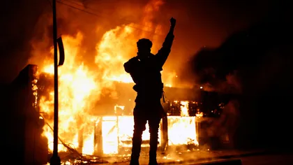 Protestele VIOLENTE continuă în SUA! A fost instituită starea de alertă în mai multe oraşe FOTO şi VIDEO