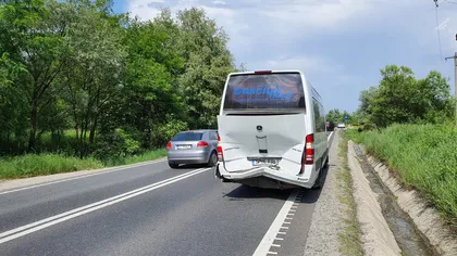 Microbuz cu 13 pasageri, implicat într-un accident de circulaţie în Sibiu FOTO