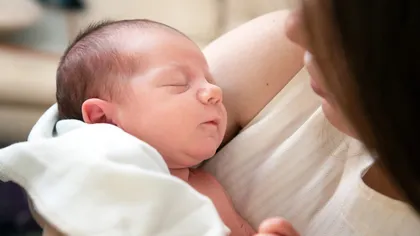 Sfaturi importante de îngrijire a nou-născutului. Psihologul îţi spune ce să faci dacă eşti proaspătă mămică