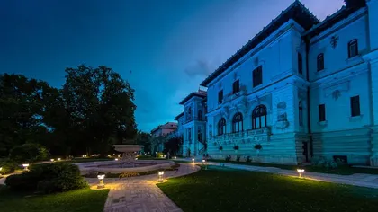 Palatul Cotroceni a fost iluminat în turcoaz, pentru a marca Ziua conştientizării bolii Batten FOTO