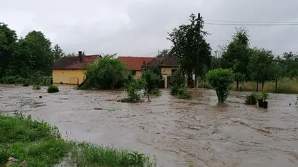 Vremea nefavorabilă face dezastru în țară! Inundații uriașe în Argeș, tornade în Tulcea și Buzău VIDEO