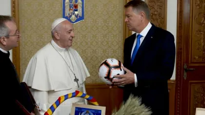 Klaus Iohannis: Salut iniţiativa de a oferi publicului imaginea Papei Francisc