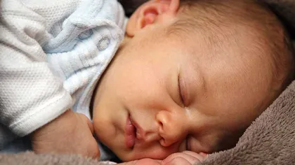 Record mondial! O femeie de 26 de ani a născut o fetiţă care a fost embrion îngheţat timp de 24 de ani