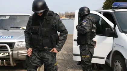 Descinderi ale poliţiştilor la o nuntă din Caransebeş. Amenzi de peste 11 mii de lei