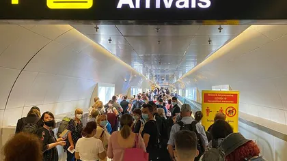 Sute de pasageri înghesuiţi pe aeroportul Henri Coandă la controlul anti-COVID: 