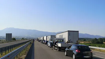 AGLOMERAŢIE la singurul punct de trecere a frontierei din Bulgaria spre Grecia. Sunt COZI de maşini pe mai mulţi kilometri