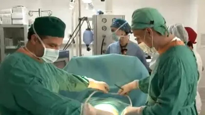 Chirurg din Bacău, pe aparate după ce a fost tratat acasă de Covid de soţia medic la ATI