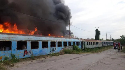 Incendiu violent în Capitală! Mai multe vagoane de tren, cuprinse de flăcări uriaşe