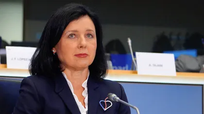 Vicepreşedintele Comisiei Europene Vera Jourova vrea ca UE să impună condiţii pentru obţinerea sumelor alocate combaterii COVID-19