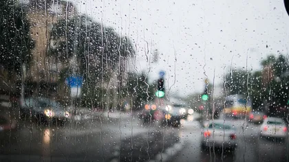 ALERTĂ METEO: Se anunţă vijelii, ploi torenţiale şi grindină până pe 26 august. Caniculă în Bucureşti