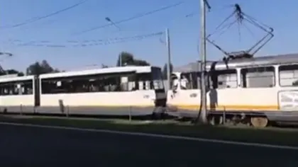 Două tramvaie s-au ciocnit în Bucureşti! Mai mulţi călători au fost răniţi