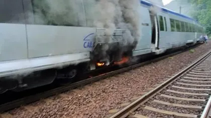 Un tren a luat FOC pe Valea Prahovei! Sute de călători au fost evacuaţi de urgenţă