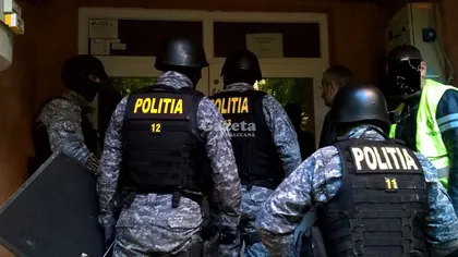 Trei tineri din Bucureşti au fost reţinuţi de poliţişti pentru trafic de droguri