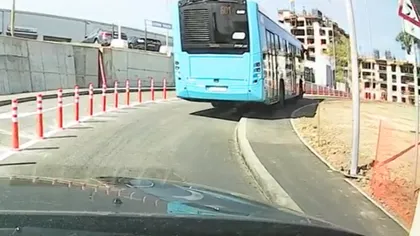 Imagini virale surprinse pe Pasajul Ciurel. Autobuzele nu au loc să vireze