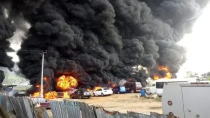 IMAGINI ŞOCANTE: 30 de morţi în explozia unui camion-cisternă