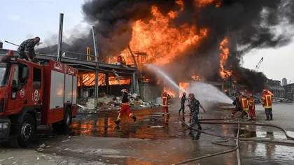 O nouă catastrofă în Portul Beirut. Incendiu puternic la un depozit de uleiuri şi anvelope VIDEO