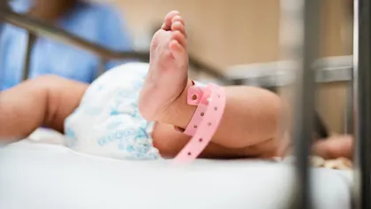Un bebeluş de DOAR NOUĂ luni a fost internat la Terapie Intensivă