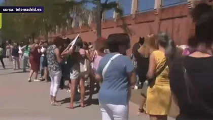 Imagini şocante în Spania! Profesorii fac cozi uriaşe ca să se testeze înainte de începerea şcolii