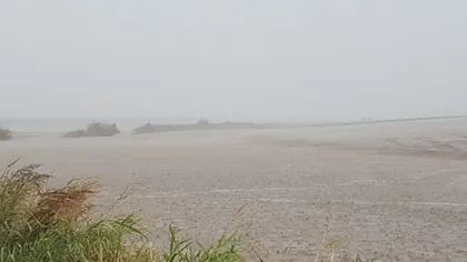 Ploaia torenţială a făcut prăpăd în Constanţa. Un drum judeţean a fost inundat VIDEO