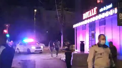 Incident SÂNGEROS în Galaţi, chiar peste drum de sediul POLIŢIEI. Un tânăr a fost ÎNJUNGHIAT