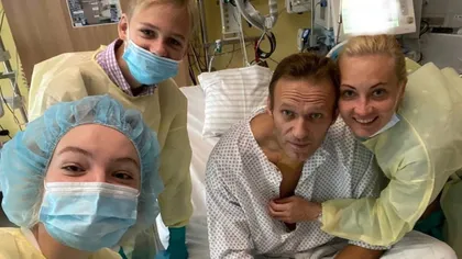 Alexei Navalnîi a fost externat, după o lună de spitalizare. Doctorii spun că e posibilă recuperarea sa completă