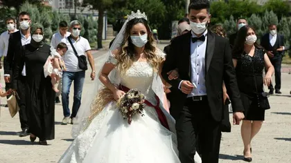 Turcia impune cele mai dure restricţii din pandemie. Nunţile durează maximum o oră, iar invitaţii n-au voie să danseze sau să mănânce