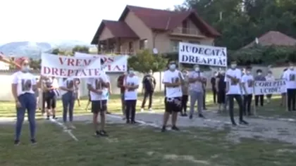 Protest pentru demiterea judecătoarei din Gorj, după ce fiul său a omorât o femeie VIDEO