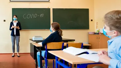 Elevii din trei mari licee din Bucureşti fac cursuri online de miercuri după ce mai mulţi copii şi profesori au fost depistaţi cu COVID