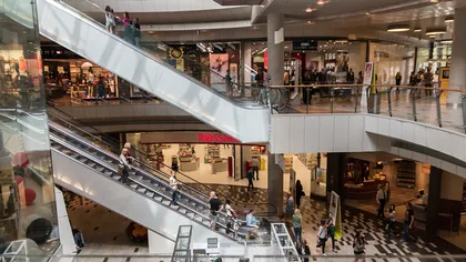 3.000 de magazine din malluri, care au fost închise în starea de urgenţă, vor primi ajutor financiar de la stat. Cum vor fi selectate