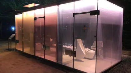 Toaletele publice transparente, noua atracţie la Tokyo: 