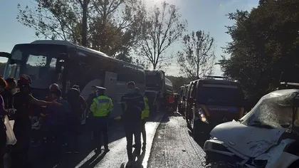 Accident grav în Argeş, cu opt răniţi, între care şi un copil. Un autocar cu 30 de pasageri şi o dubă cu 7 persoane s-au ciocnit