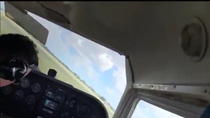 Aterizare forţată, văzută din cabina piloţilor. Din cauza vântului, avionul iese de pe pistă, filmare unică VIDEO