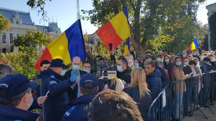 Sfânta Parascheva 2020. Protestatari fără măşti, scandal cu jandarmii la Iaşi LIVE