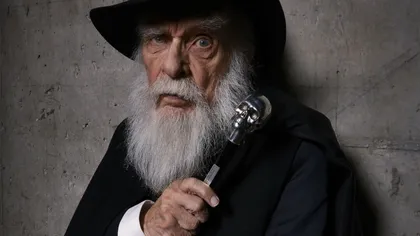 A murit James Randi, unul dintre cei mai cunoscuţi magicieni din lume