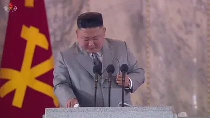Kim Jong-un, în lacrimi la o paradă militară grandioasă, infirmând zvonurile că ar fi decedat