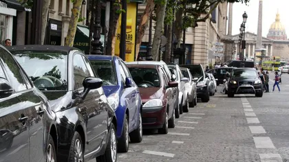 Jumătate dintre locurile de parcare din Paris vor fi eliminate. Anunţul viceprimarului îi îngrozeşte pe şoferi