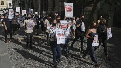 Protest HoReCa în Piaţa Victoriei după decizia închiderii restaurantelor