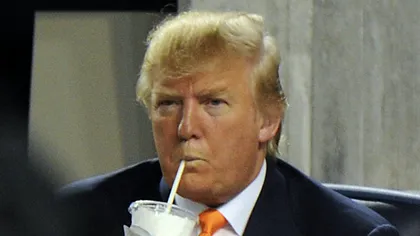 Donald Trump n-are răbdare nici la reuniunile secrete. A chemat chelnerul la întâlnirea cu şefii spionajului şi a comandat milkshake