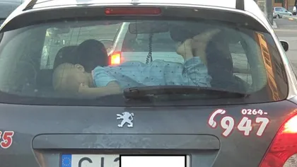 ŞOCANT! Un copil a fost transportat pe haionul unei maşini din Cluj: 