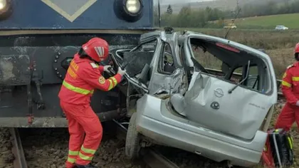 Accident grav. Maşină spulberată de tren la Suceava