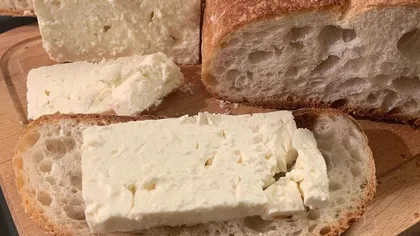Pâine cu brânză. Un celebru nutriționist spune adevărul despre această combinație