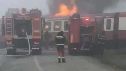 TIR cuprins de flăcări, după ce a fost lovit de tren