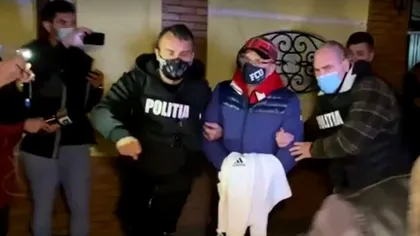 VIDEO Urlete şi ţipete acasă la Adrian Mititelu, când poliţia a venit să-l ridice. Soţia lui, disperată: 
